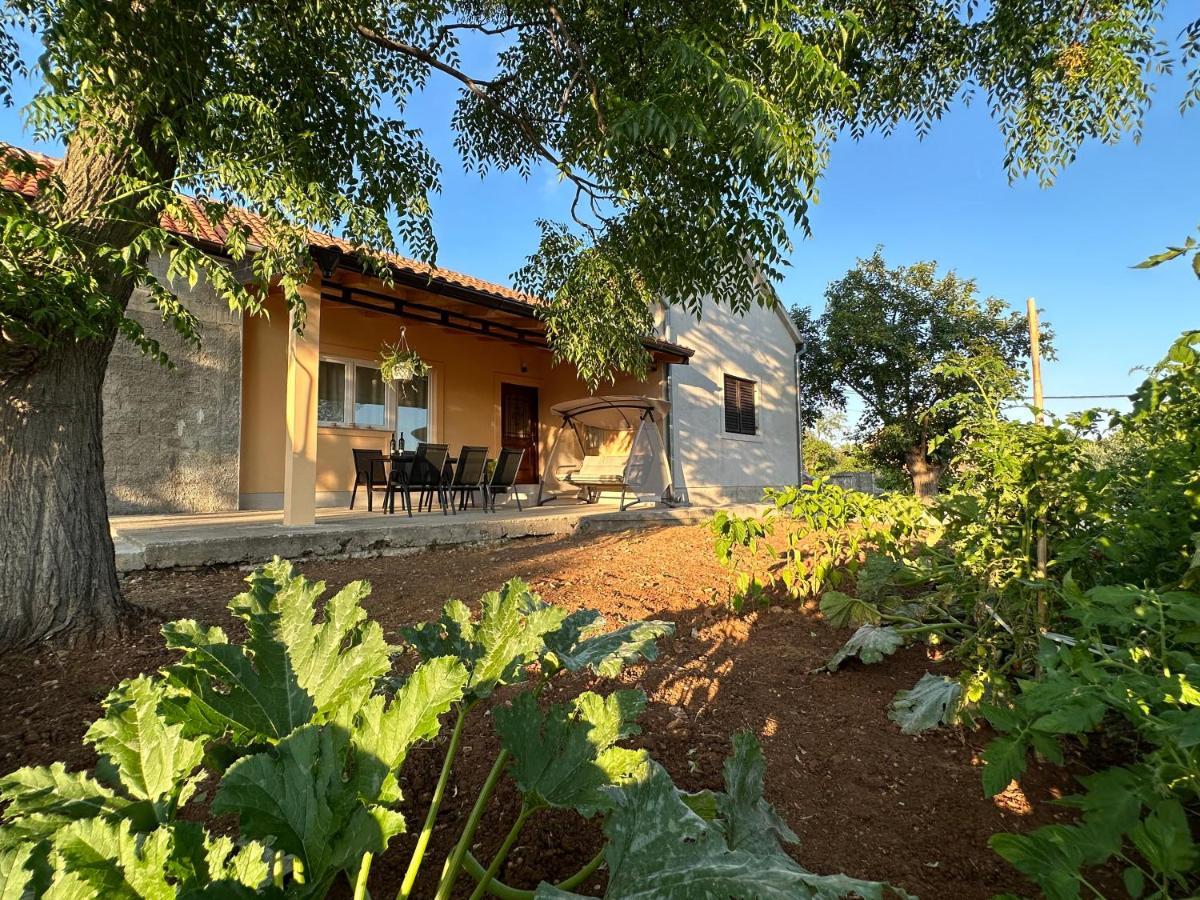 Villa Relax And Unwind: Family-Friendly House Near Zadar In Zagrad Exterior foto