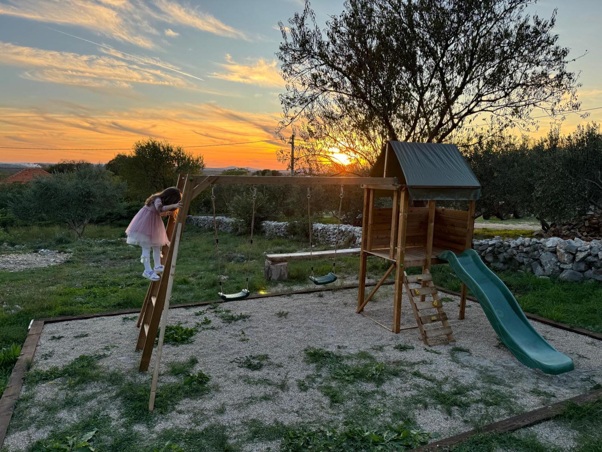 Villa Relax And Unwind: Family-Friendly House Near Zadar In Zagrad Exterior foto